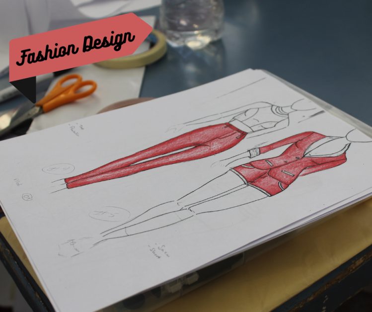 Fashion Designer adalah profesional yang memiliki keahlian dan kreativitas dalam merancang pakaian. Mereka menciptakan desain pakaian untuk memenuhi kebutuhan pasar mode dan memastikan bahwa desain mereka sesuai dengan tren saat ini. Fashion designer bekerja di berbagai industri, termasuk perusahaan pakaian, perusahaan peragaan busana, dan toko pakaian.