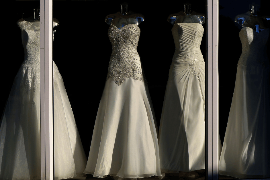 Gaun pengantin tidak hanya menjadi pakaian, tetapi juga mewakili impian dan citra diri Anda pada hari yang istimewa.