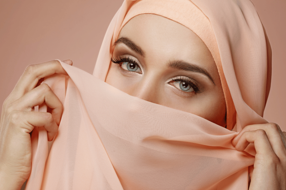 Setiap jenis bahan memiliki karakteristik unik yang mempengaruhi kesan dan kenyamanan saat kita kenakan. Oleh karena itu, mempelajari bahan kain yang cocok untuk busana muslim sangat penting untuk menciptakan penampilan yang cantik dan nyaman.
