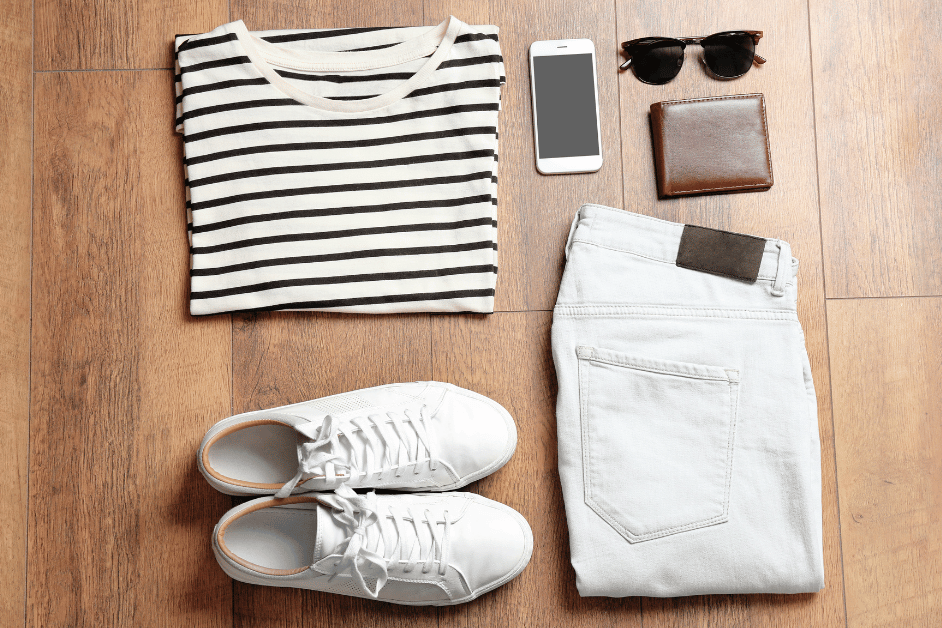 Aksesoris merupakan bagian penting dalam dunia fashion. Dengan memadukan aksesoris dengan pakaian yang tepat, Anda bisa membuat penampilan Anda lebih menarik dan stylish. Namun, terkadang pemilihan aksesoris yang berlebihan malah akan membuat tampilan menjadi tidak seimbang dan terlihat berlebihan.