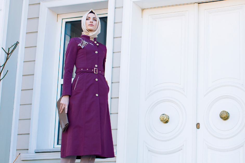 Busana Muslimah tidak hanya identik dengan gamis atau jilbab, tetapi juga tersedia banyak pilihan model busana lain yang cocok untuk kegiatan sehari-hari