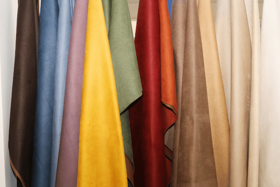 Busana muslim couple saat ini menjadi pilihan favorit bagi pasangan yang ingin tampil serasi. Dalam paduan warna busana muslim couple, penting untuk memilih warna yang serasi dan seimbang.