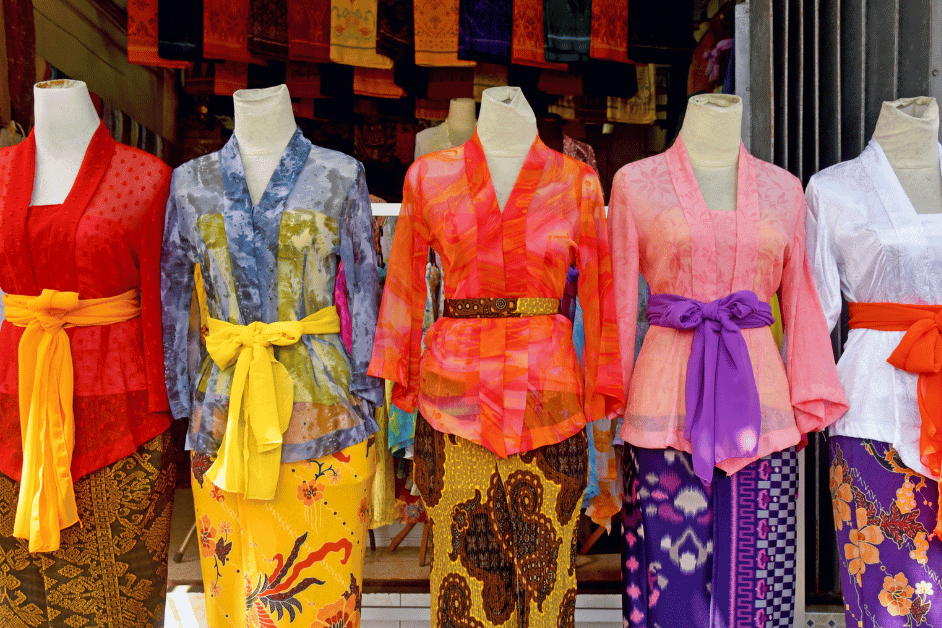 Kebaya adalah pakaian tradisional wanita yang sangat populer di Indonesia. Kebaya terkenal dengan model bodinya yang berlapis-lapis dan bercorak, dan sering kaum perempuan kenakan untuk acara-acara resmi dan formal
