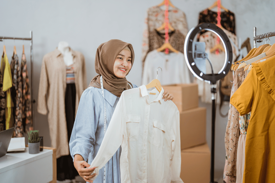 Busana muslim telah mengalami transformasi yang luar biasa dari segi desain, gaya, dan konsep