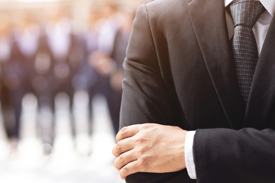 Jas adalah pakaian formal yang sering kali menjadi pilihan utama untuk acara-acara penting seperti pernikahan, pesta formal, atau acara bisnis. Namun, pertanyaan yang sering muncul adalah, "Berapa biaya jahit jas?" Harga jahit jas bisa bervariasi secara signifikan, tergantung pada beberapa faktor penting