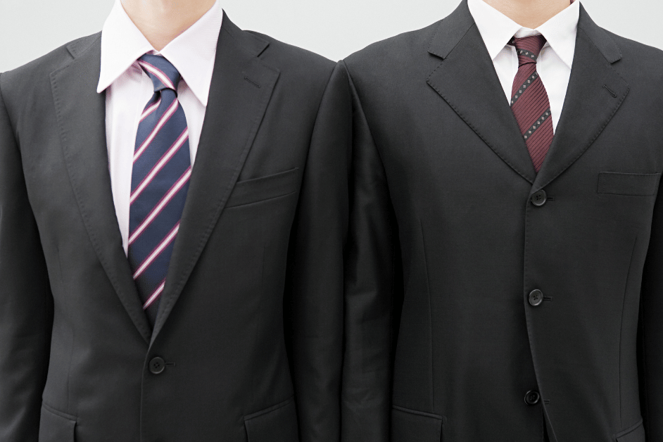 Jas Classic-Fit Jacket merupakan jenis jas yang memiliki potongan yang lebih longgar dibandingkan dengan Jas Slim-Fit