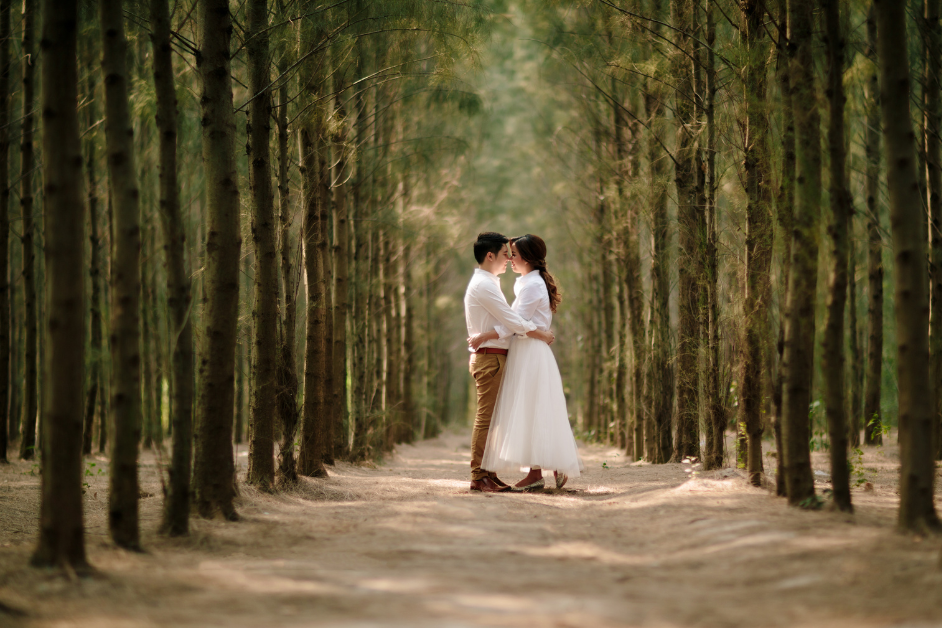 Pra pernikahan adalah fase istimewa dalam perjalanan cinta yang mengabadikan momen indah sebelum hari pernikahan yang sebenarnya. Salah satu aspek yang paling penting dari persiapan pra pernikahan adalah pemilihan pre wedding dress yang sempurna.