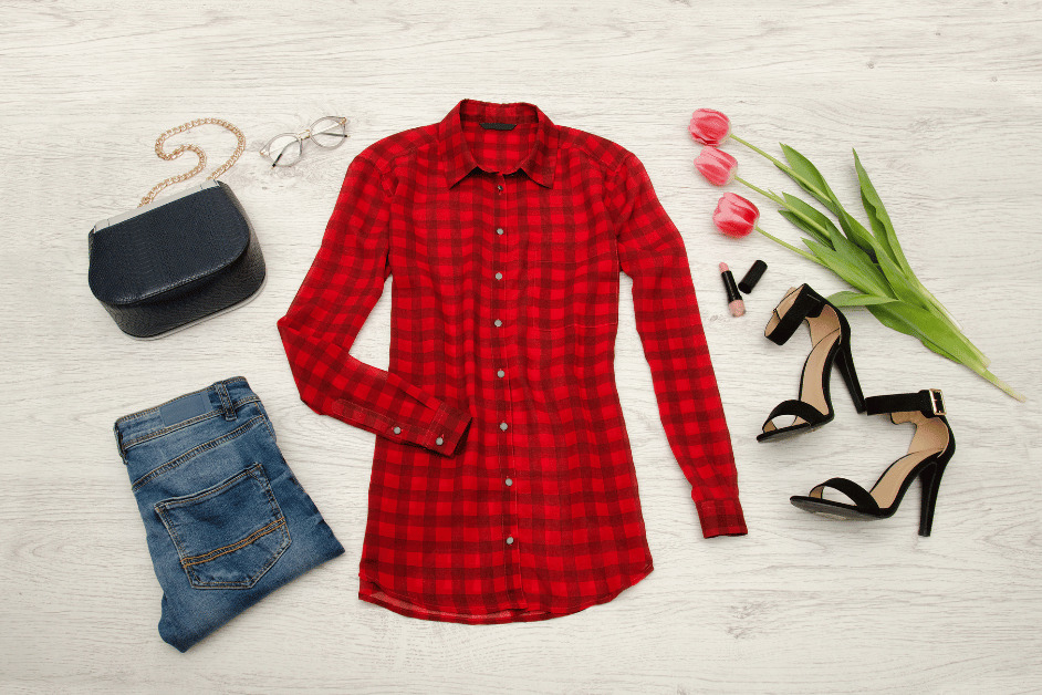Atasan wanita kekinian adalah pakaian bagian atas yang dirancang untuk memberikan tampilan modis dan trendi. Mereka dapat berupa kemeja, blus, kaos, sweater, dan banyak lagi.