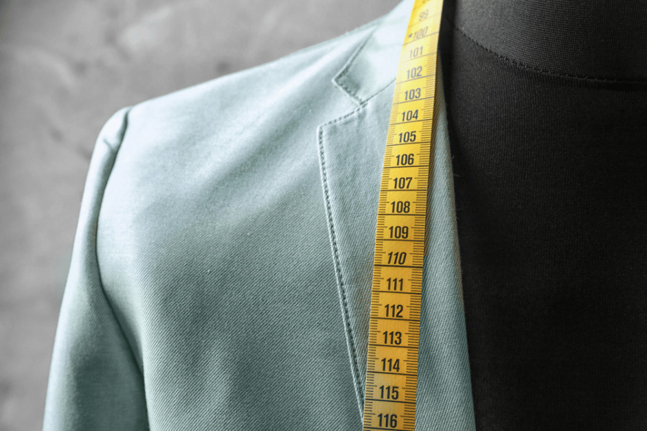 Blazer wanita adalah salah satu pakaian yang serbaguna dan penuh gaya yang dapat digunakan dalam berbagai kesempatan, baik formal maupun kasual. Namun, ketika Anda memutuskan untuk memiliki blazer yang pas dengan tubuh Anda, seringkali Anda akan memerlukan jasa penjahit.