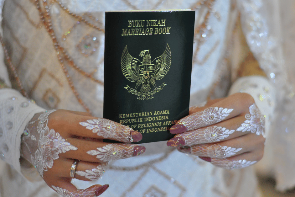 Pernikahan adalah momen yang paling ditunggu-tunggu dalam hidup banyak orang. Bagi seorang wanita Muslim, menjadi seorang pengantin Muslimah adalah saat yang penuh kebahagiaan dan keberkahan. Pernikahan dalam tradisi Islam adalah penggabungan dua jiwa yang mencari kesatuan dalam beribadah kepada Allah.