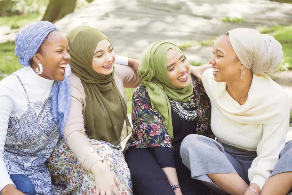 baju muslim telah berkembang pesat dalam beberapa dekade terakhir. Tidak lagi hanya tentang pemenuhan kebutuhan berpakaian yang sesuai dengan ajaran agama, tetapi juga tentang ekspresi fashion dan gaya pribadi.